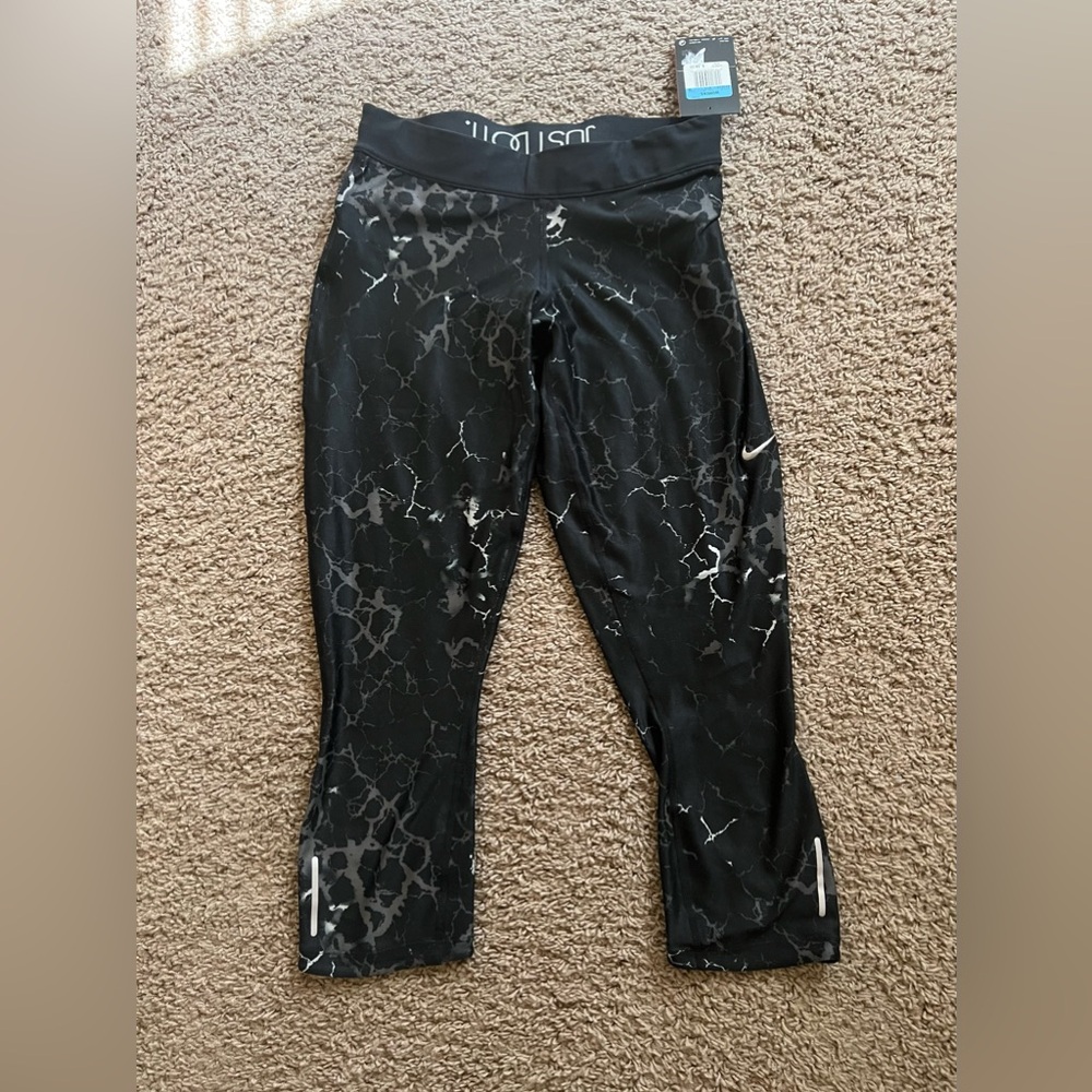 Nike cropped work out pants